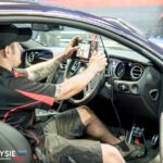 Mechanic using Snap-On computer.